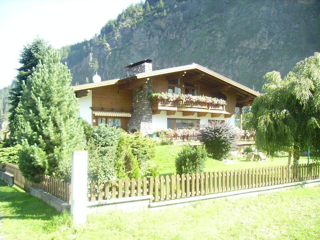 Gaestehaus Waltraud Längenfeld Buitenkant foto